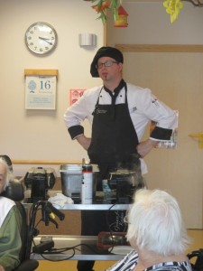 Küchenchef backt Waffeln