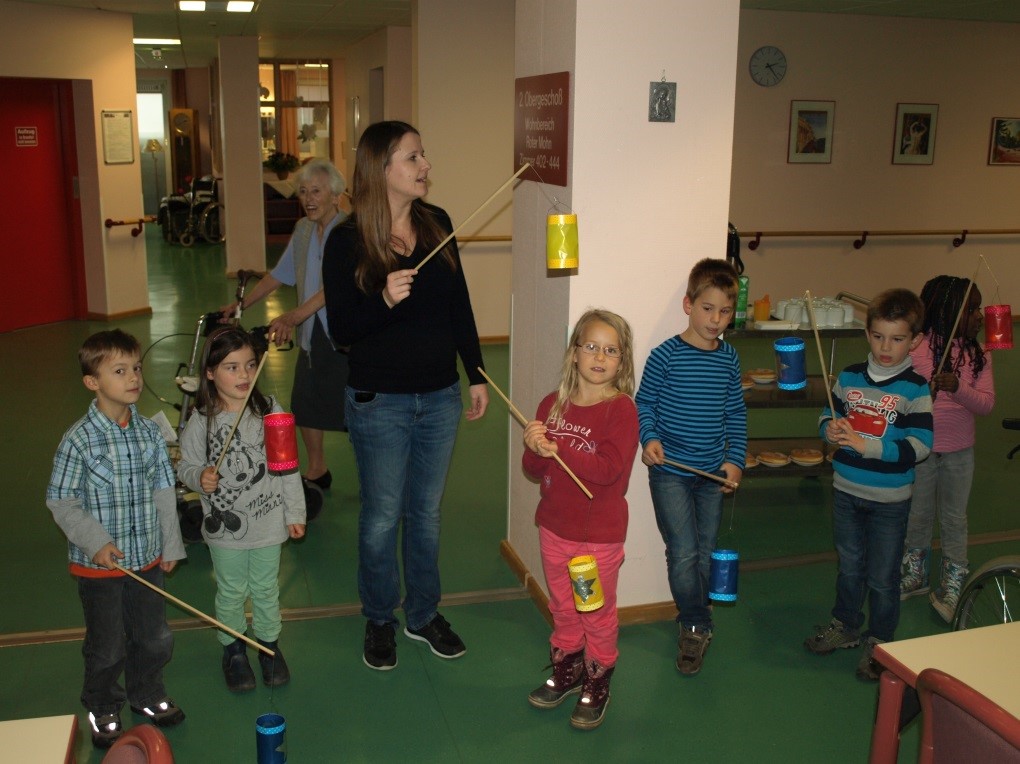 Kindergarten zu Gast in der Pflegeeinrichtung Haus an den Schwarzweihern