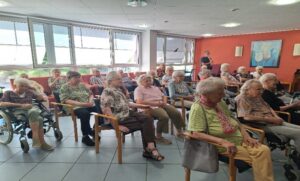 Kinder und Jugendchor im Pflegeheim Haus an den Scharzweihern, Enkenbach-Alsenborn.